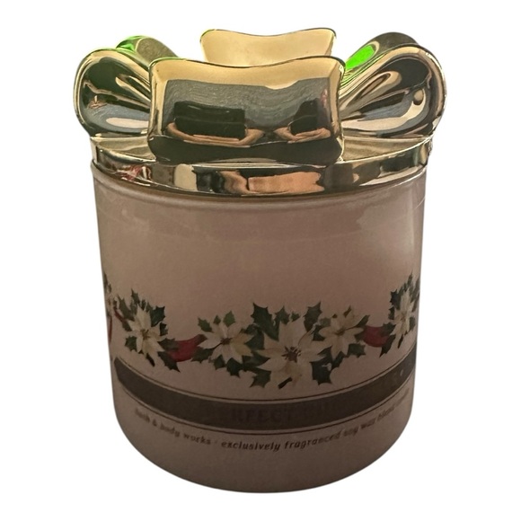 The Perfect Christmas Candle 3 Wick - Picture 3 of 7